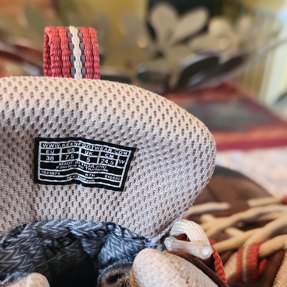 KEEN Hikers - Picture 2 of 4